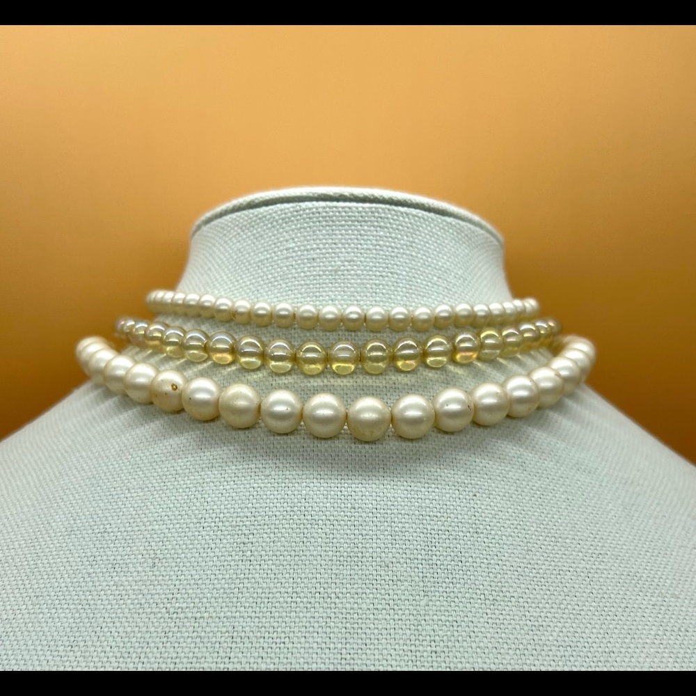 Tiered Pearly bead necklace
